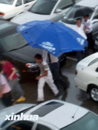 上海发布黑色台风预警信号 已有1人死亡2人受