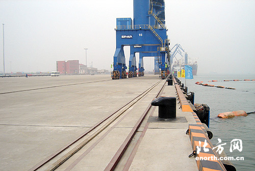 可停靠20万吨级货船 天津港深水散货泊位竣工
