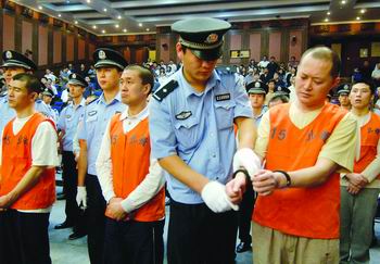 『黑老大』刑期缩水50年 中国刑罚制度受到质