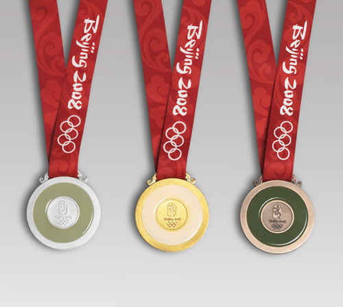 第29屆奧林匹克運動會獎牌背面及授帶