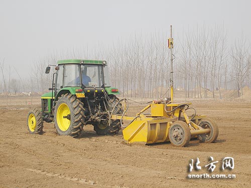 天津推广激光平地技术 节水优势明显-农机