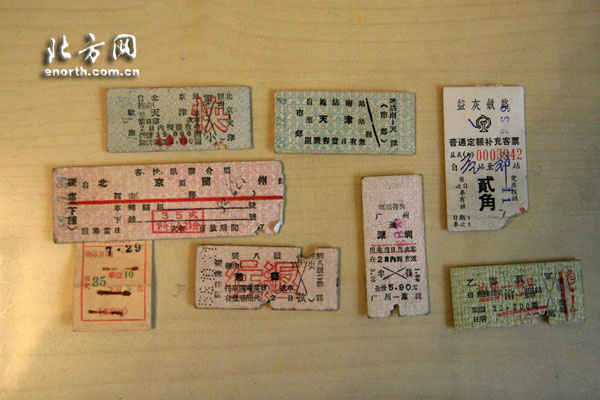 天津市民收藏6万枚火车票 竟有团体票、轮渡票
