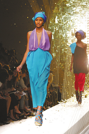 开春 就做一对<em>红男绿女吧</em>!(图)-搭配-北方网-时