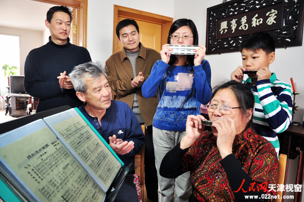 天津市南开区举办社区家庭口琴红歌音乐会-南