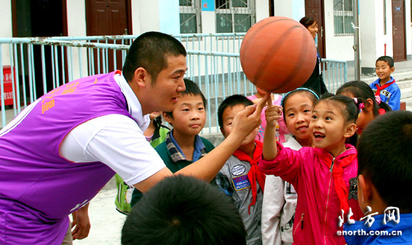 最开心的一堂课:『专业篮球队员』传授玩球技
