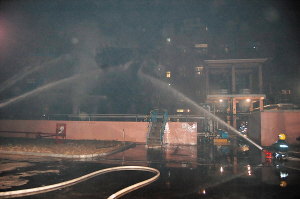 塘沽一化工厂双氧水罐爆炸起火 42辆消防车救