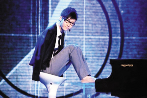 刘伟:断臂王子 感动中国(图)-弹钢琴,残疾人,中央