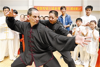 天津市级非物质文化遗产:鲍式八极拳走进校园