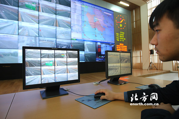 天津高速路网管理指挥中心运行 迎雾霾首次考