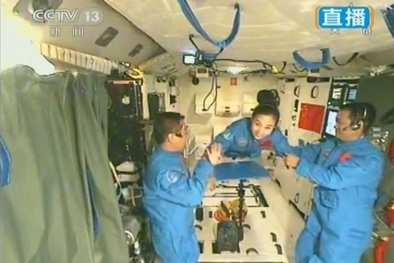 中国首次太空授课 王亚平开讲-神十,太空授课