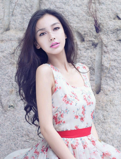  Angelababy最新 发型 巧搭发饰俏皮可爱-长卷发