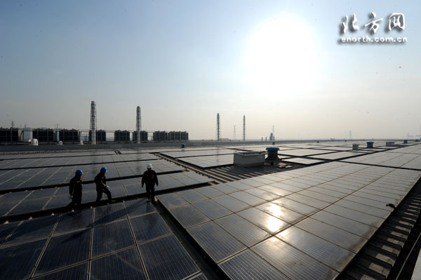 小屋顶大有用处 天津最大光伏发电项目并网-电