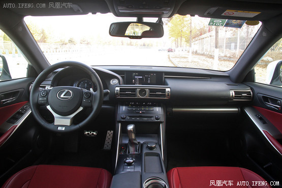 雷克萨斯IS直降1.5万 店内限时抢购中