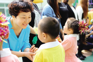 北辰区幼儿园举行母亲节活动:妈妈我爱您(图)