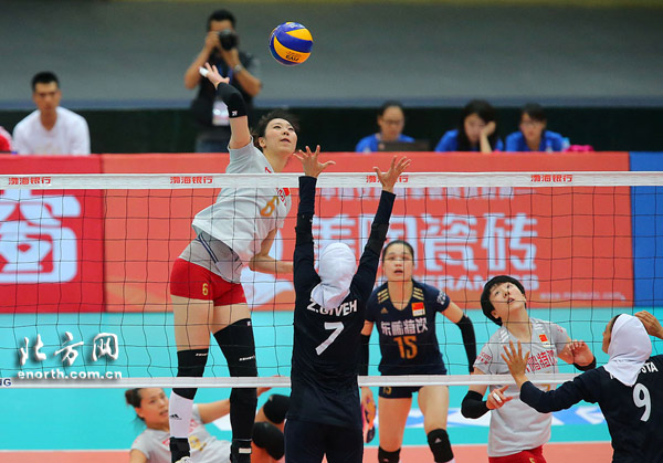 中国女排3比0完胜伊朗全胜锁定小组头名进8强