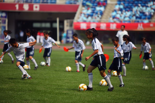 河北区青少年足球联盟自创足球操 受关注热捧