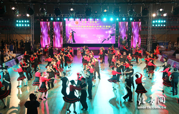 2015中国体育舞蹈公开赛举行 舞林高手津门对