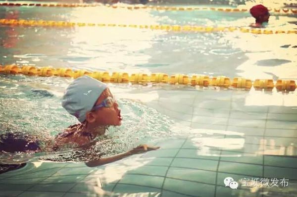 宝坻举办首届少儿和亲子游泳比赛 提高毅力体能