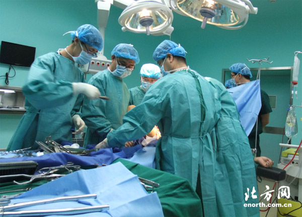 西青医院骨二科团队邀专家指导 苦练解剖基本