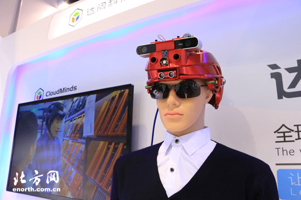发现『黑科技』:一个智能头盔成为了盲人的眼